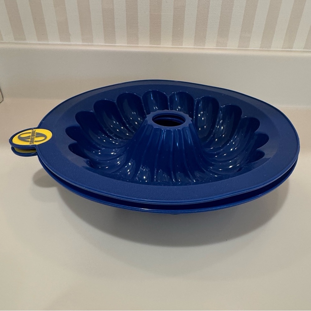 Smartware Bakeware Set Of Two Blue Silicone Bundt Cake Pans - Picture 5 of 9